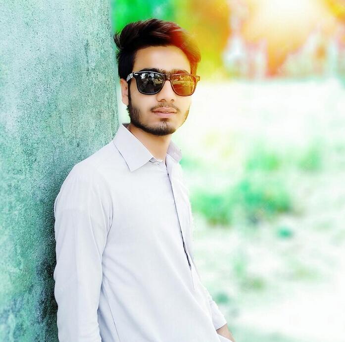 A man relaxing outdoors, reflecting easy Delhi LGBTQ-friendly conversation